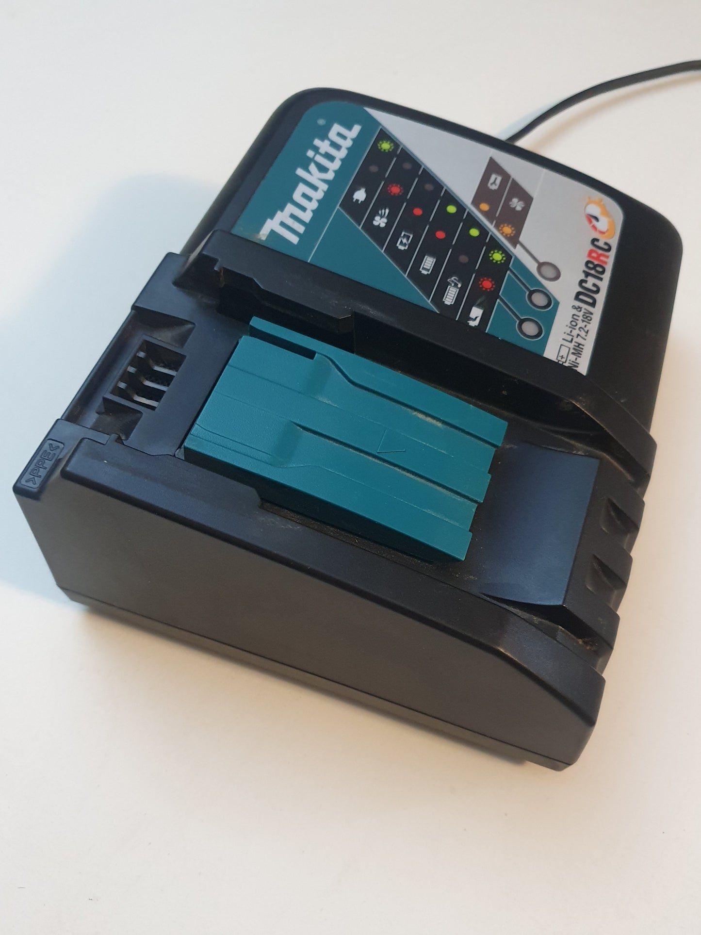 Makita Latauslaite DC18RC