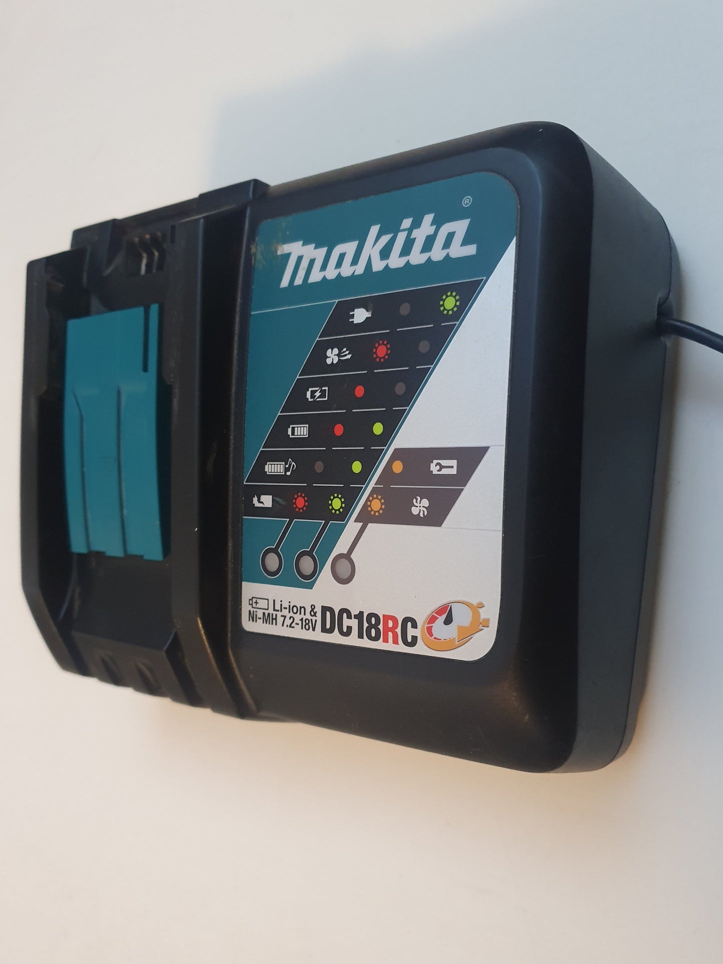Makita Latauslaite DC18RC