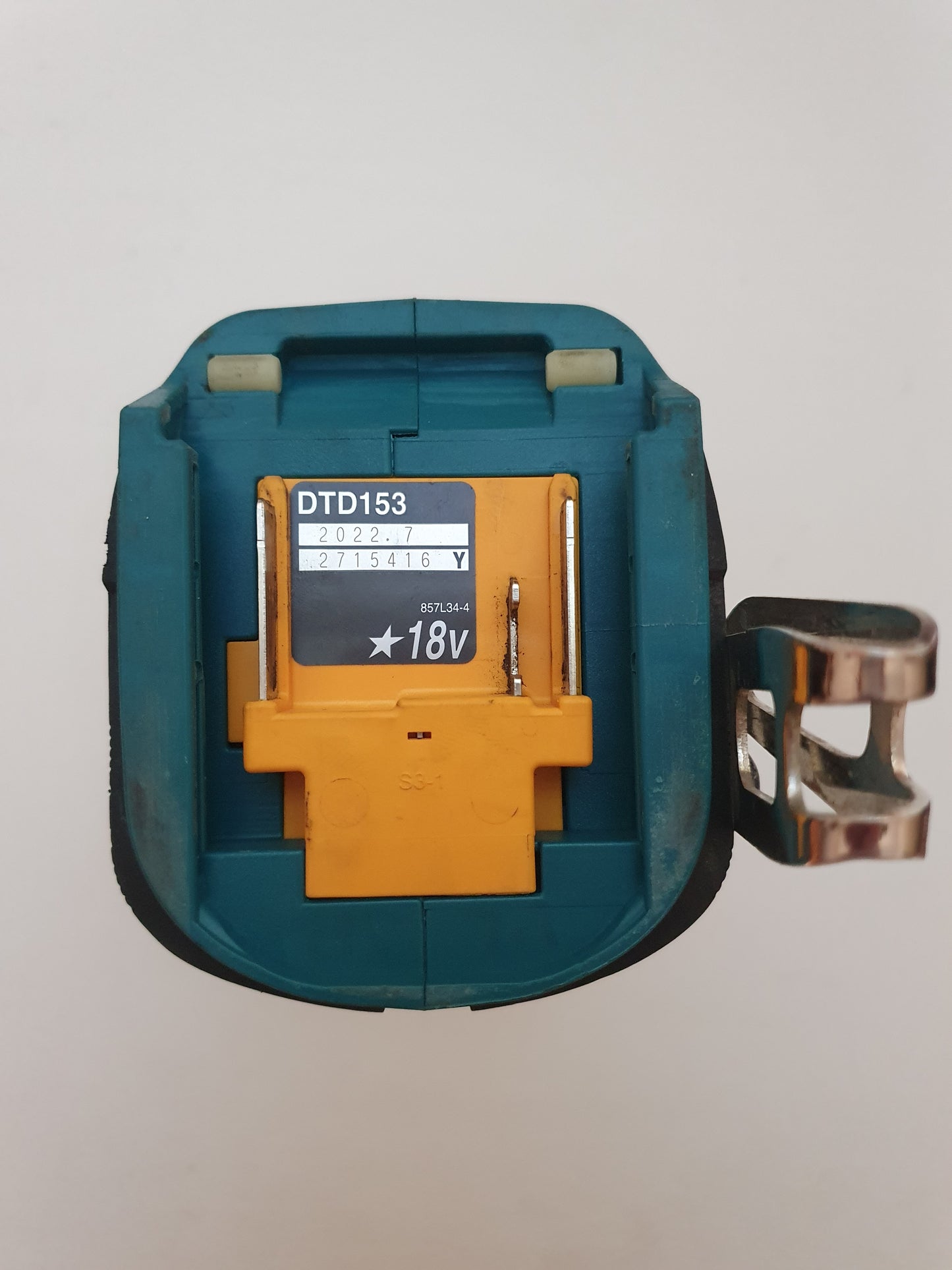 Makita Ruuvinväännin DTD153 akkuliitin