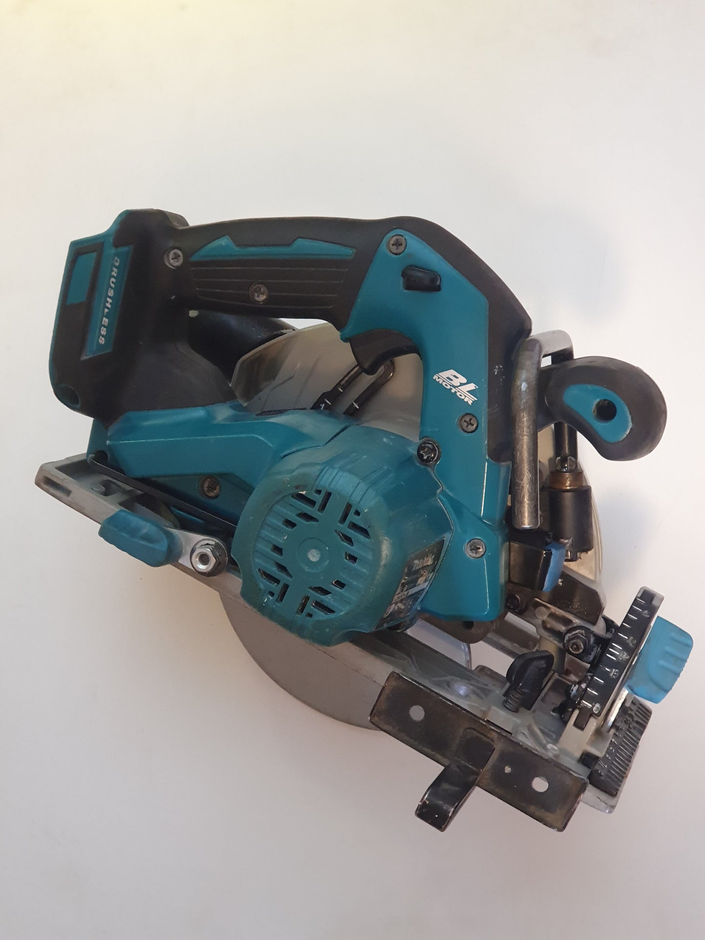 Makita Pyörösaha DHS680