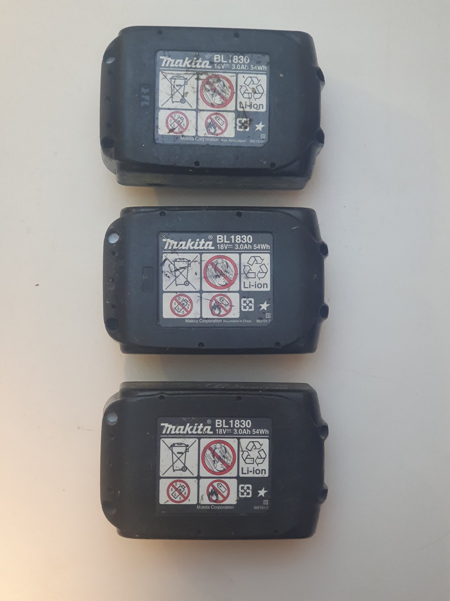 Makita 18V 3Ah Akut alapuolelta