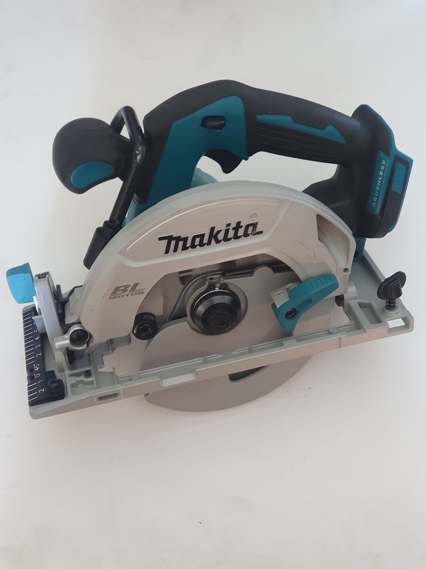 Makita Käsisirkkeli