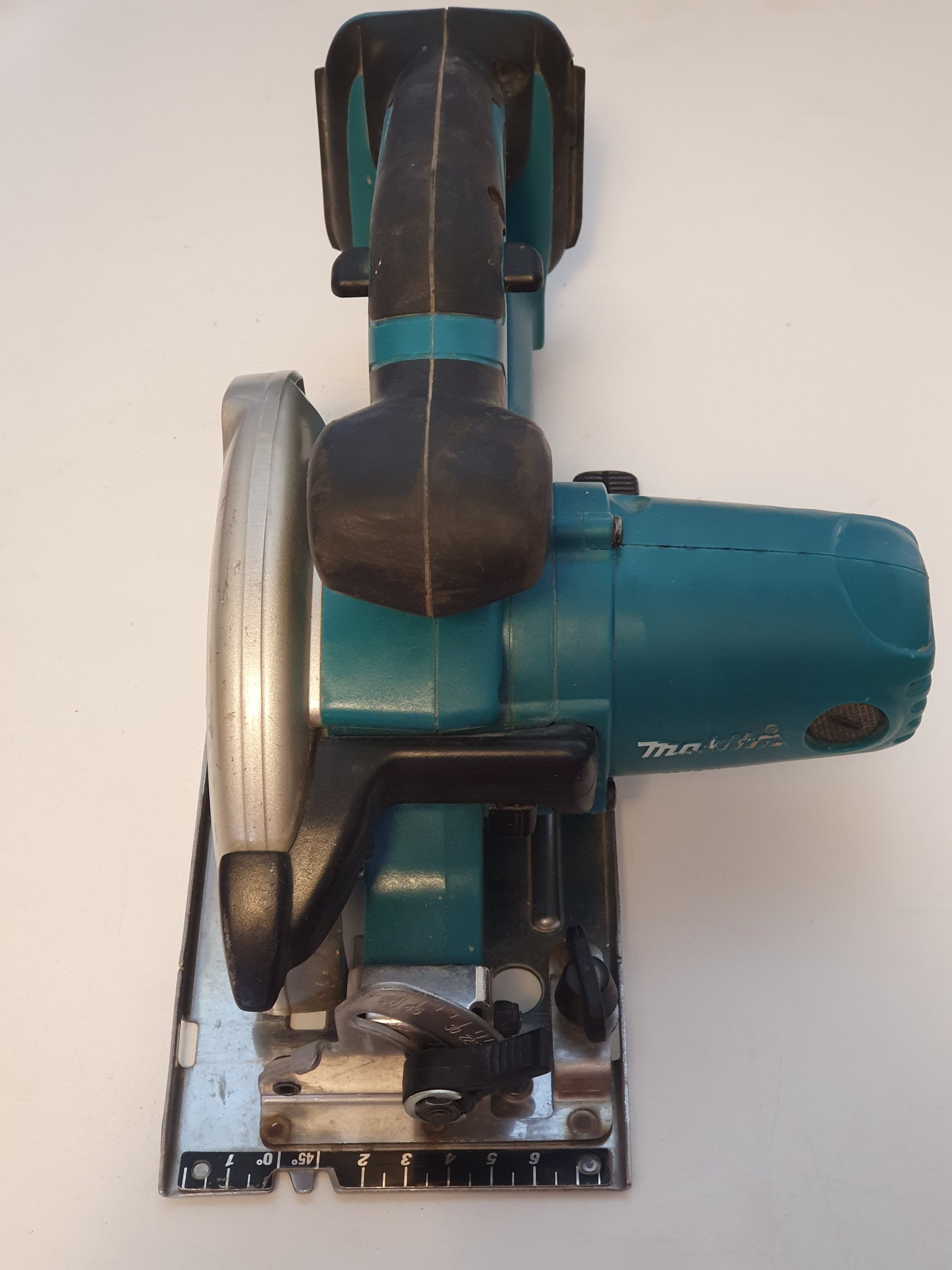 Makita Pyörösaha DSS501 edestä