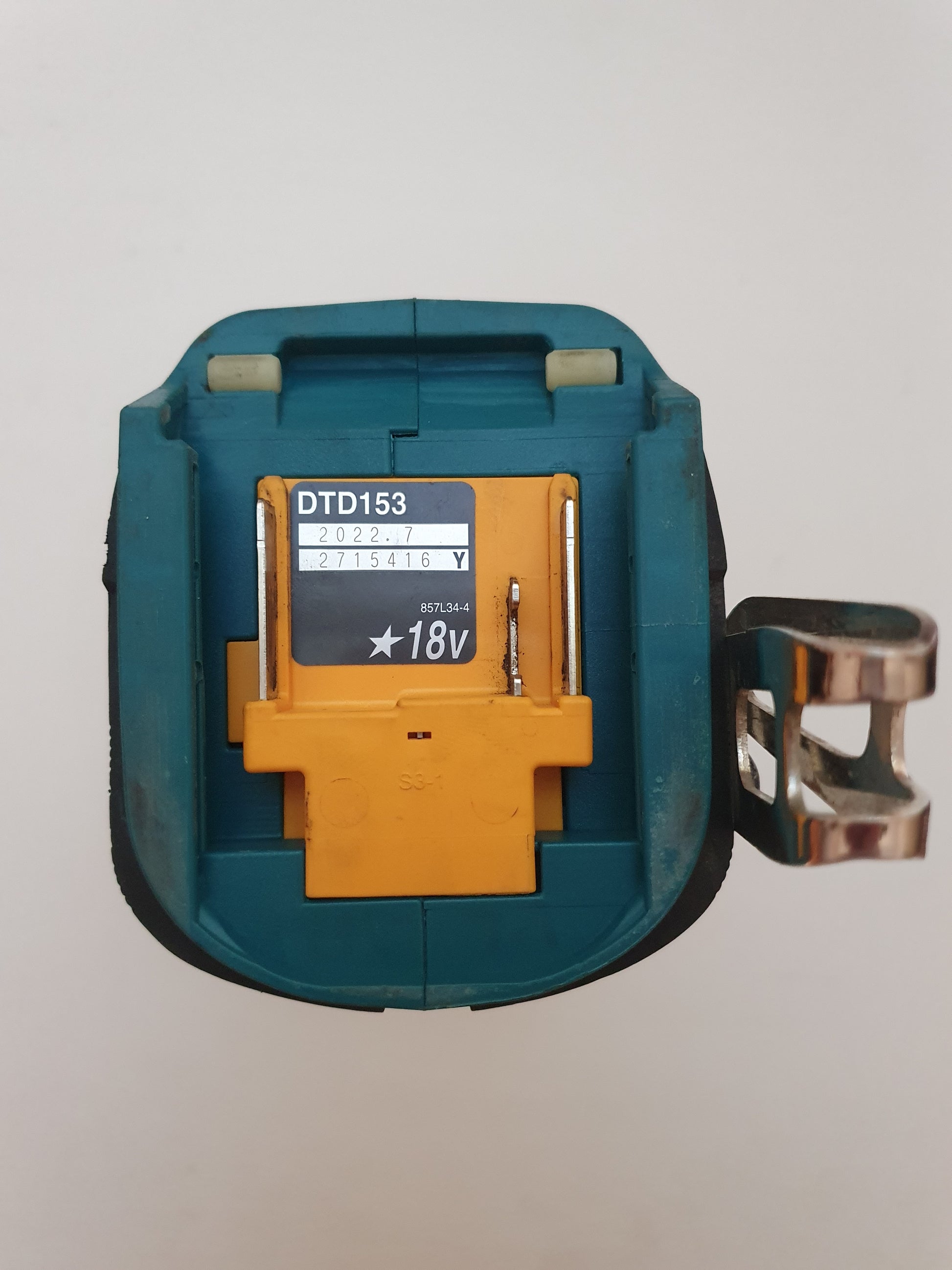 Makita Ruuvinväännin DTD153 akkuliitin
