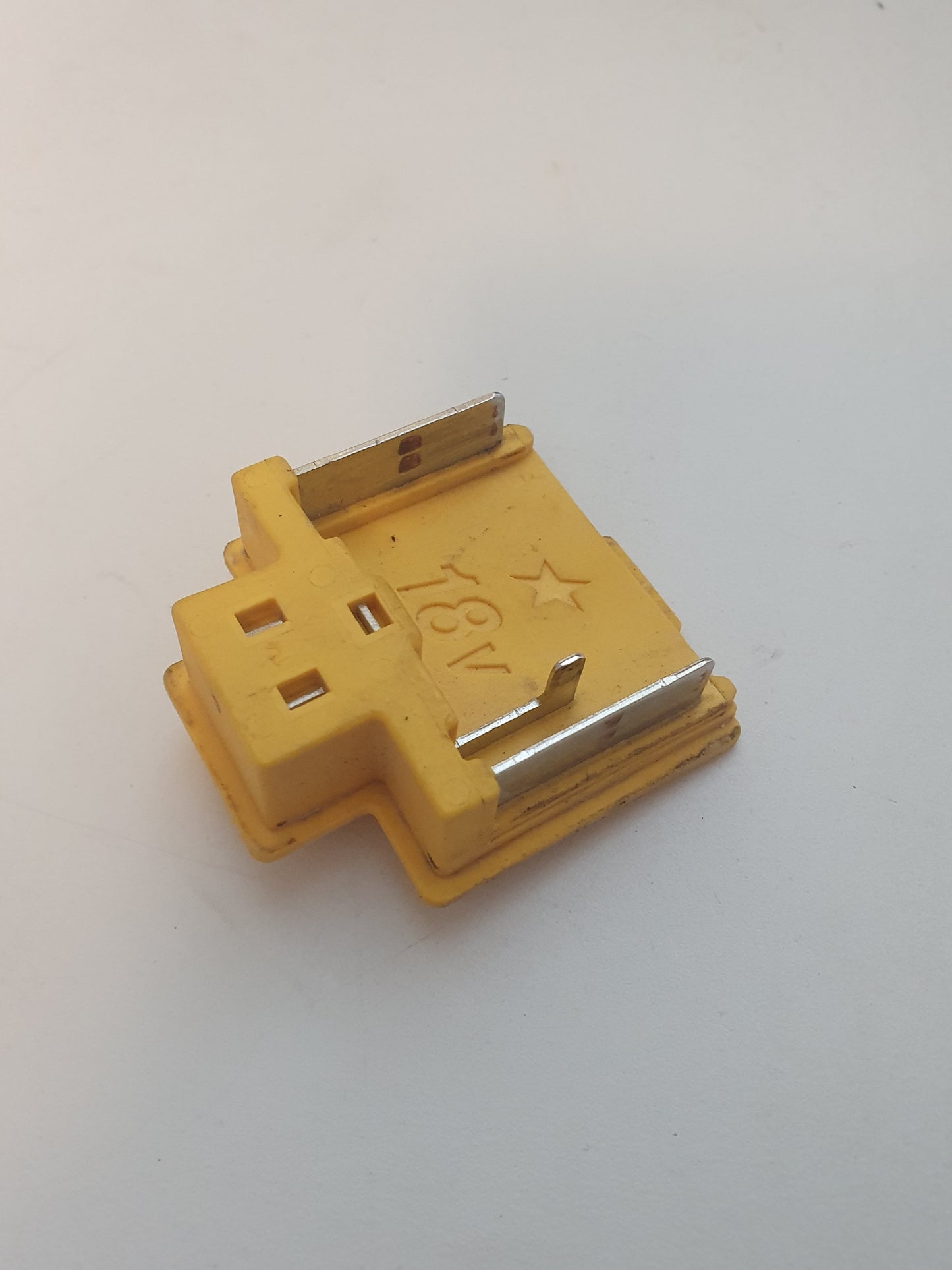 Makita Akkuadapteri / liitin