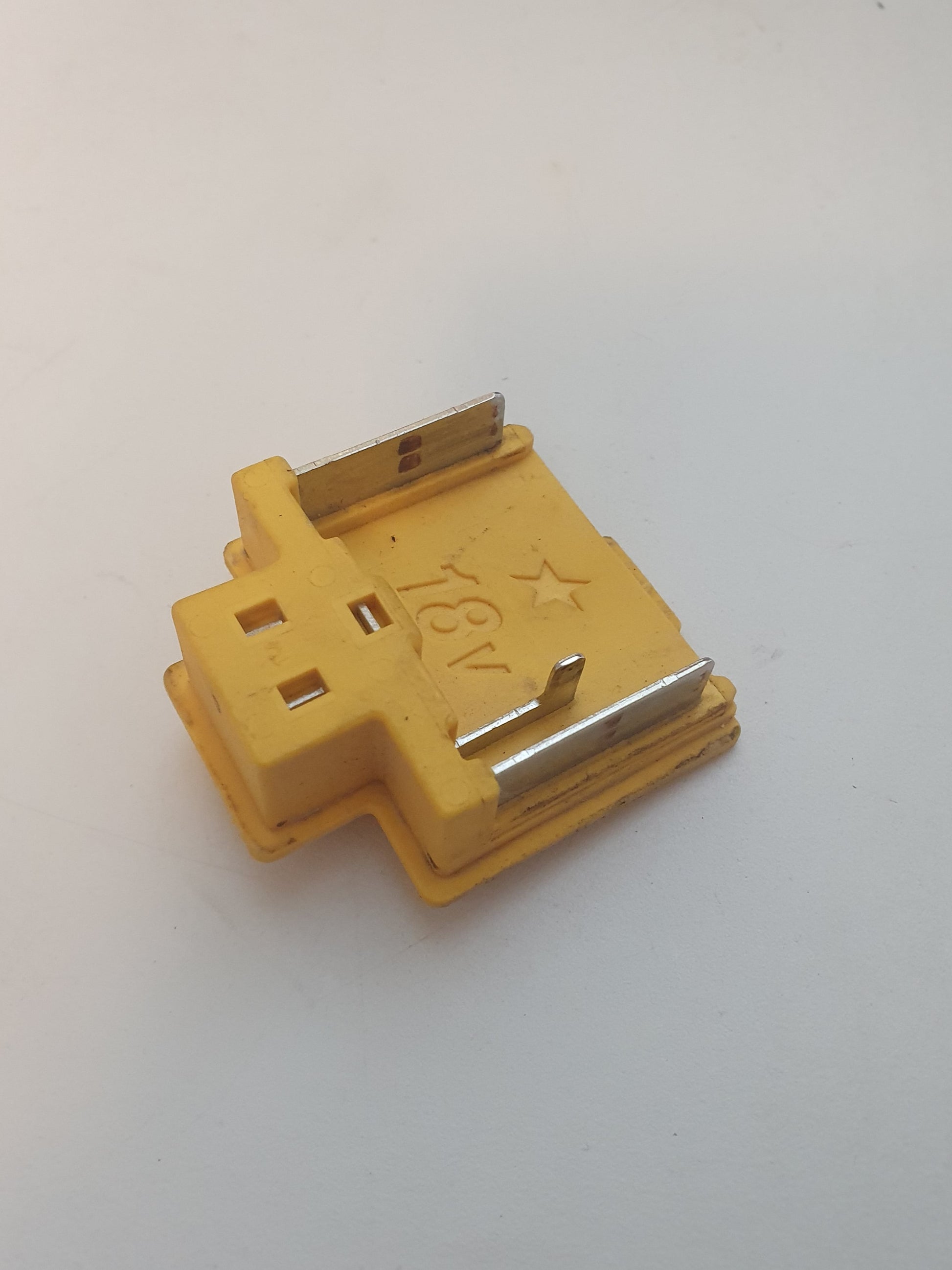 Makita Akkuadapteri / liitin