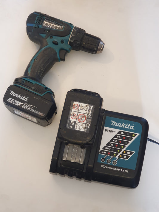 Makita DDF456, kaksi akkua ja laturi