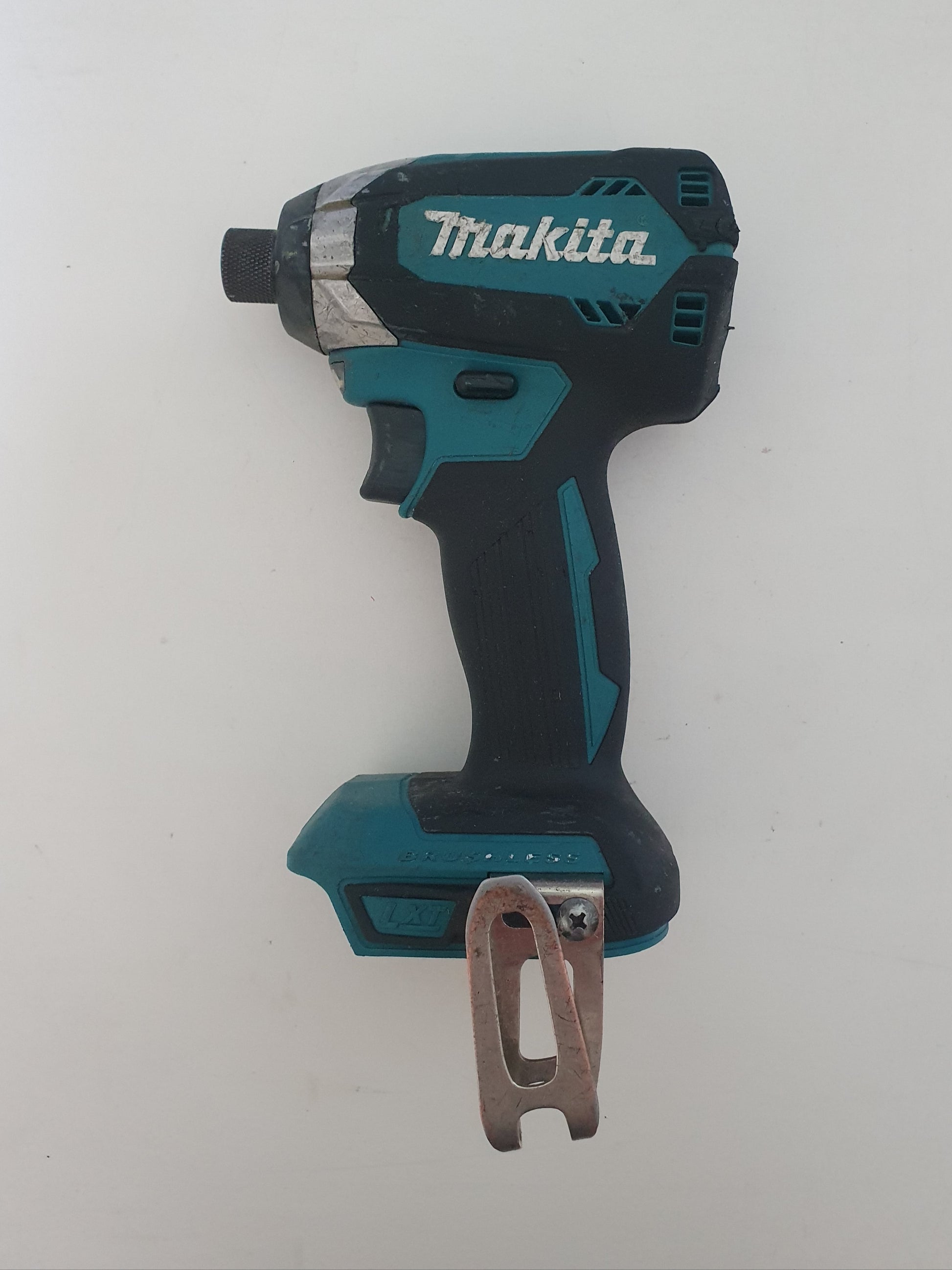 Makita Iskevä ruuvinväännin DTD153