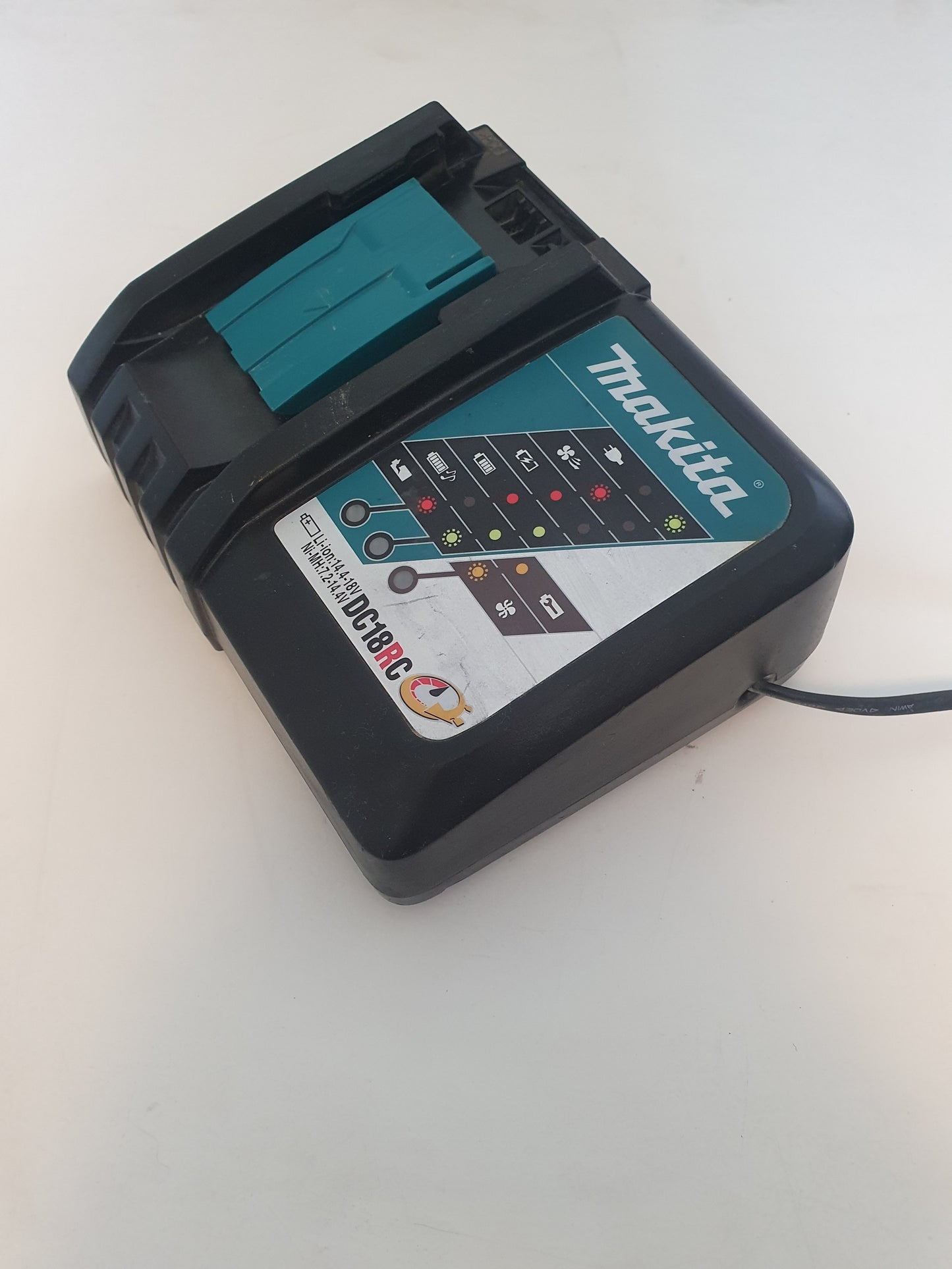 Makita Laturi DC18RC