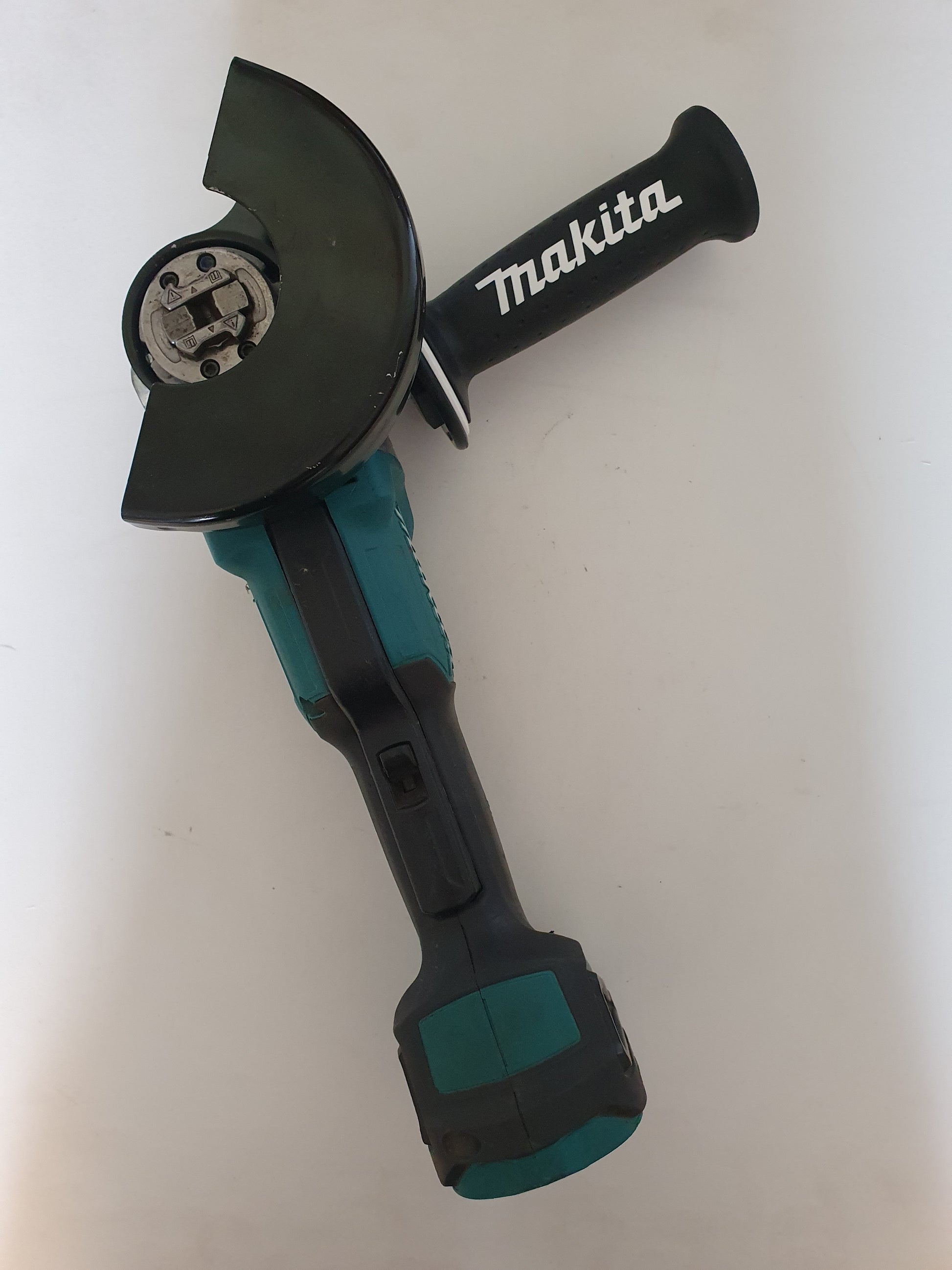 Makita Kulmahiomakone DGA505