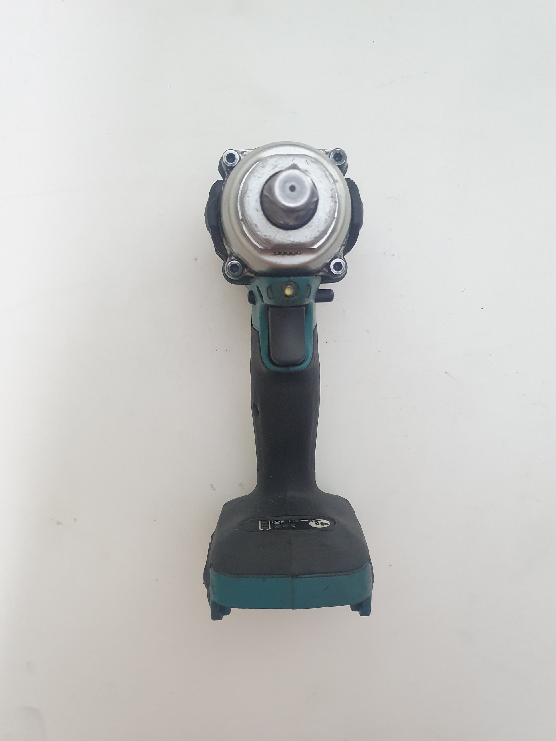 Makita Mutterinväännin DTW285 edestä