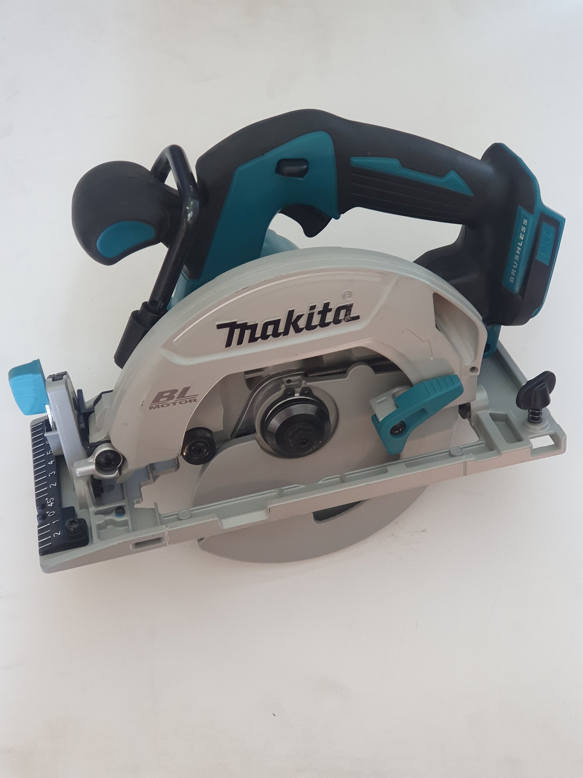 Makita Käsisirkkeli
