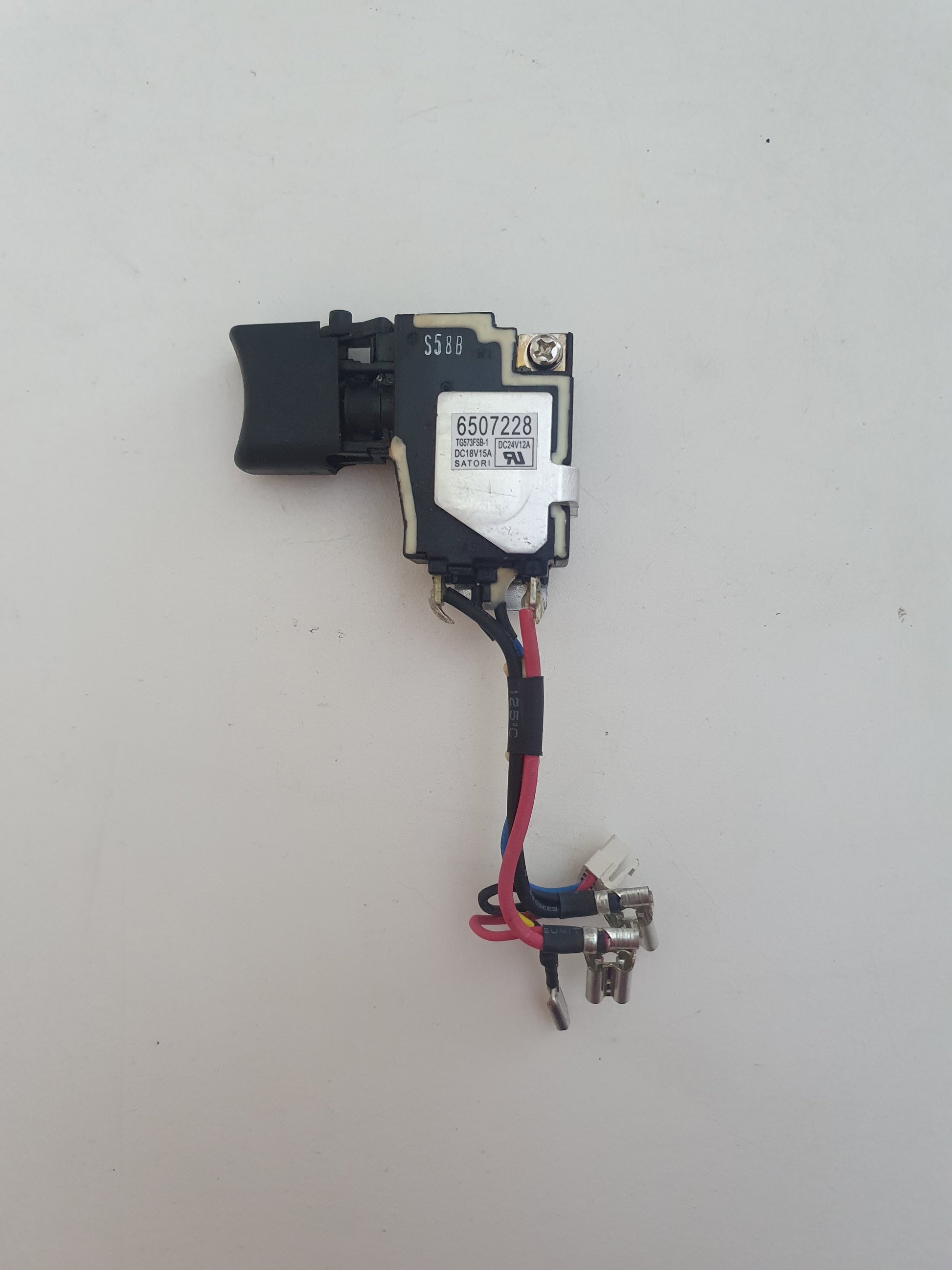 Makita Kytkin 650722-8