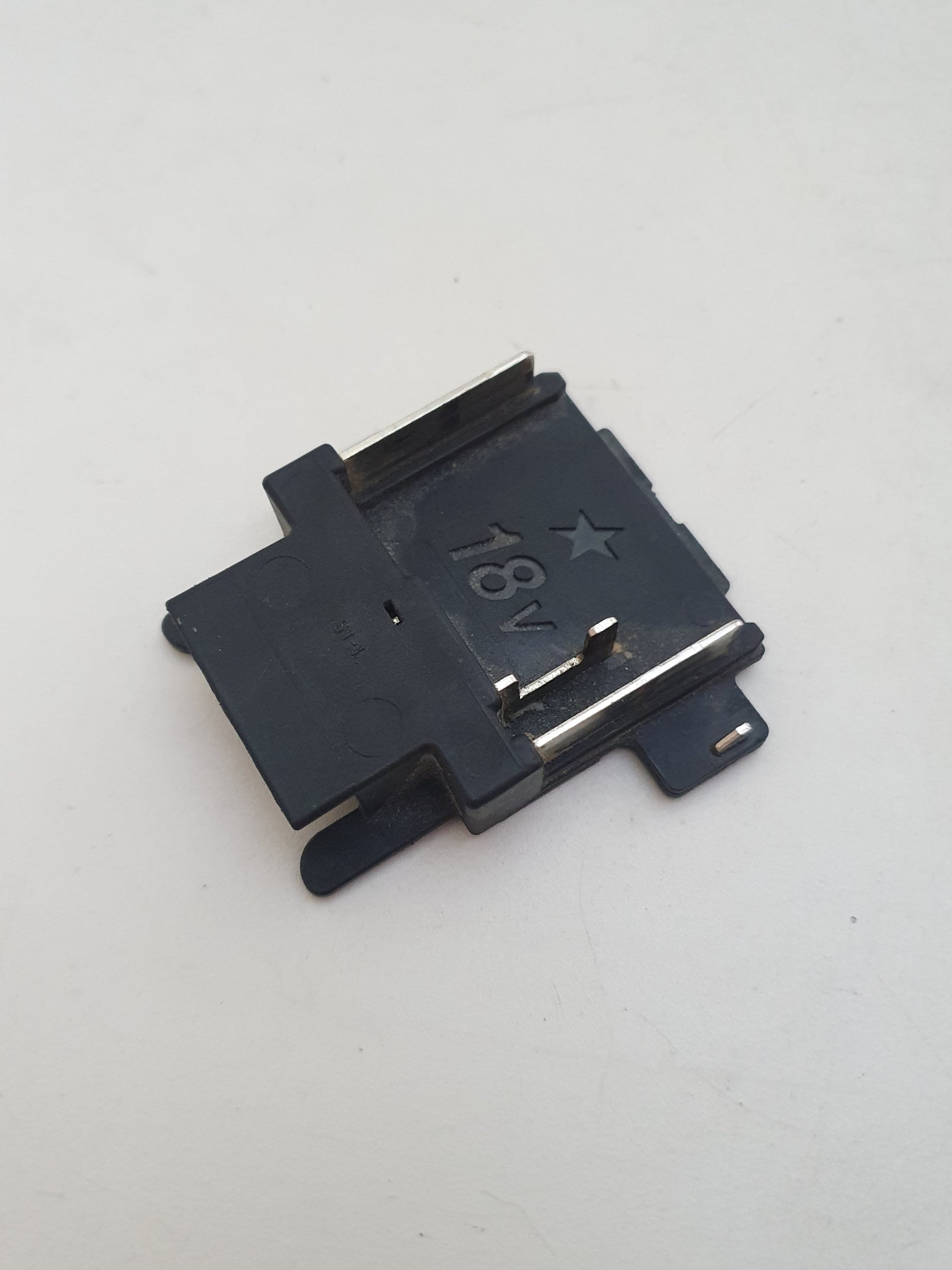 Makita Akkuliitin 643899-6