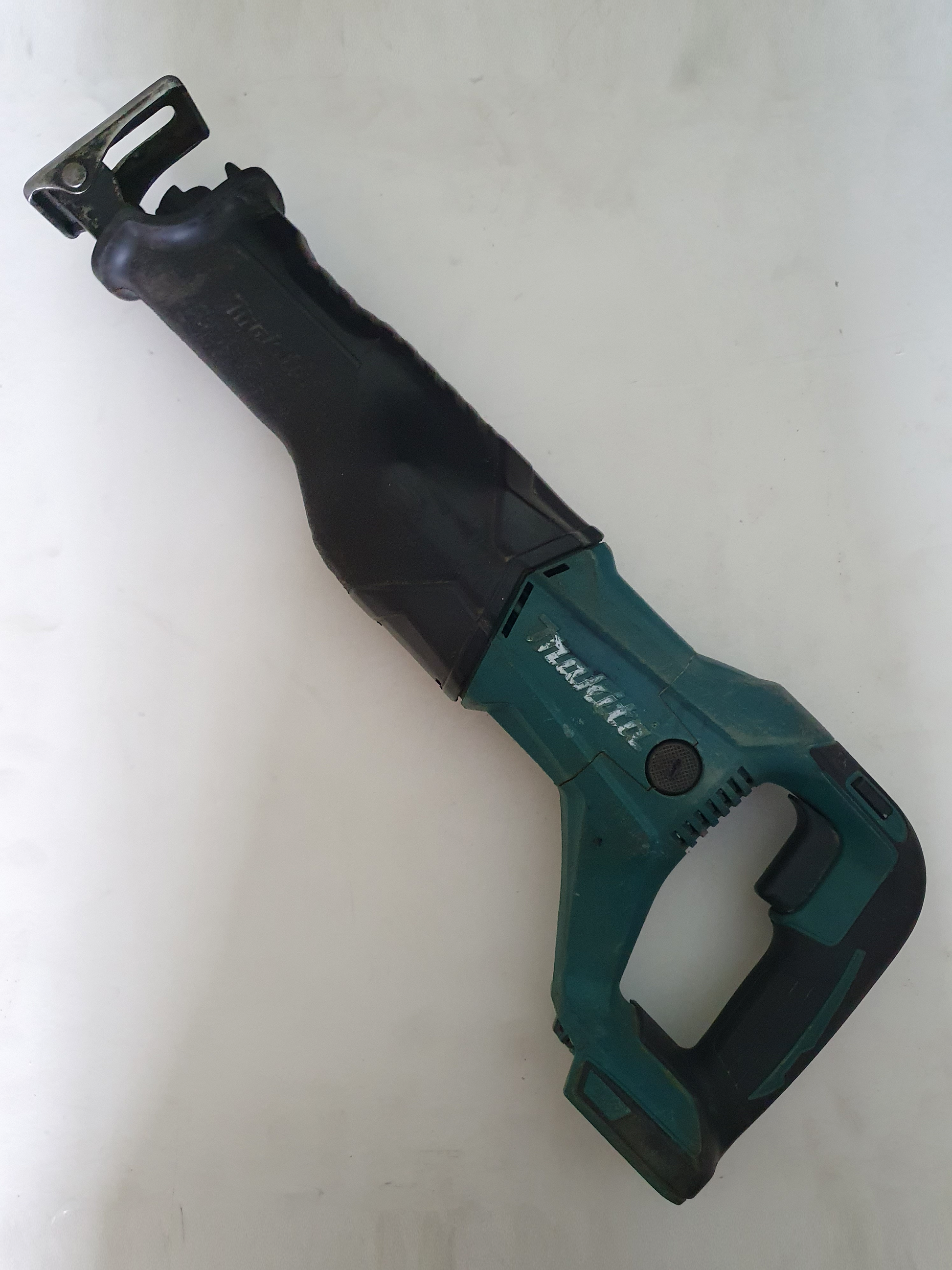 Makita Puukkosaha DJR186