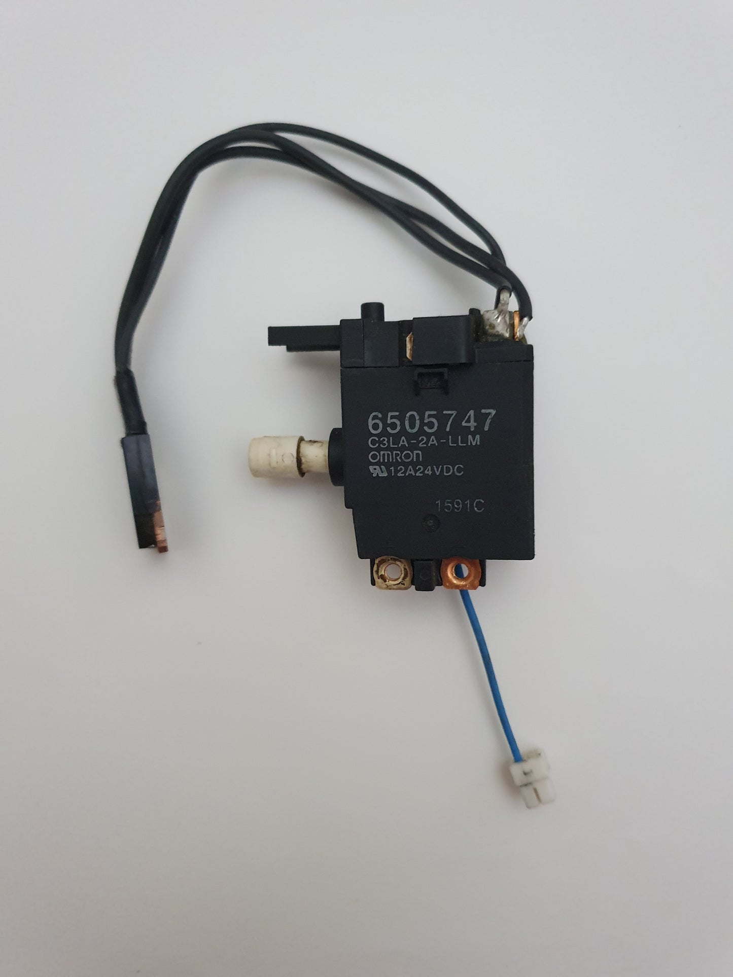 Makita Puukkosahan Kytkin