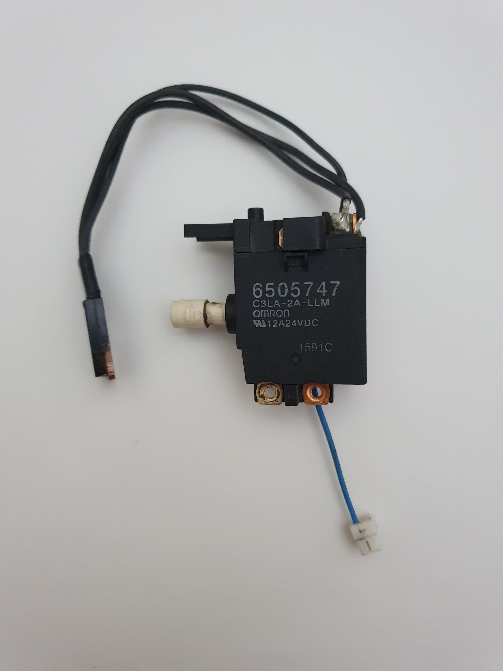 Makita Puukkosahan Kytkin