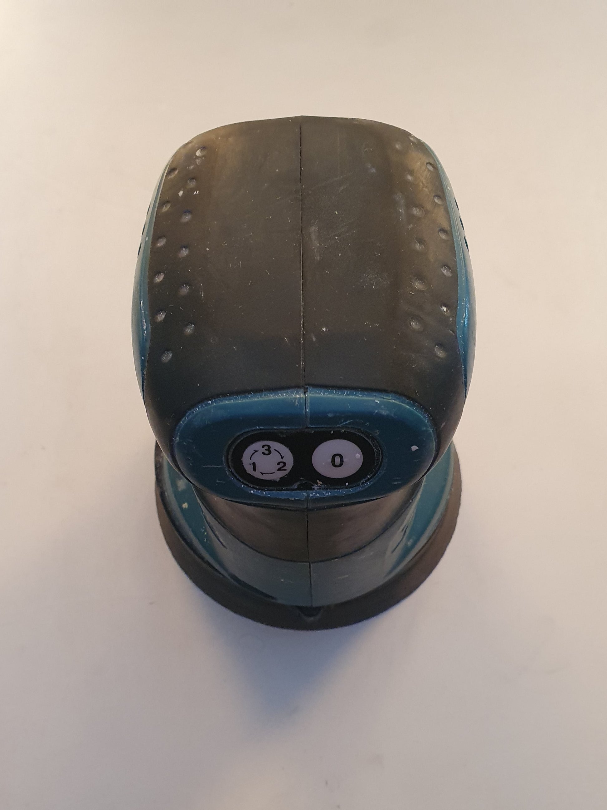 Makita Akkuepäkeskohiomakone