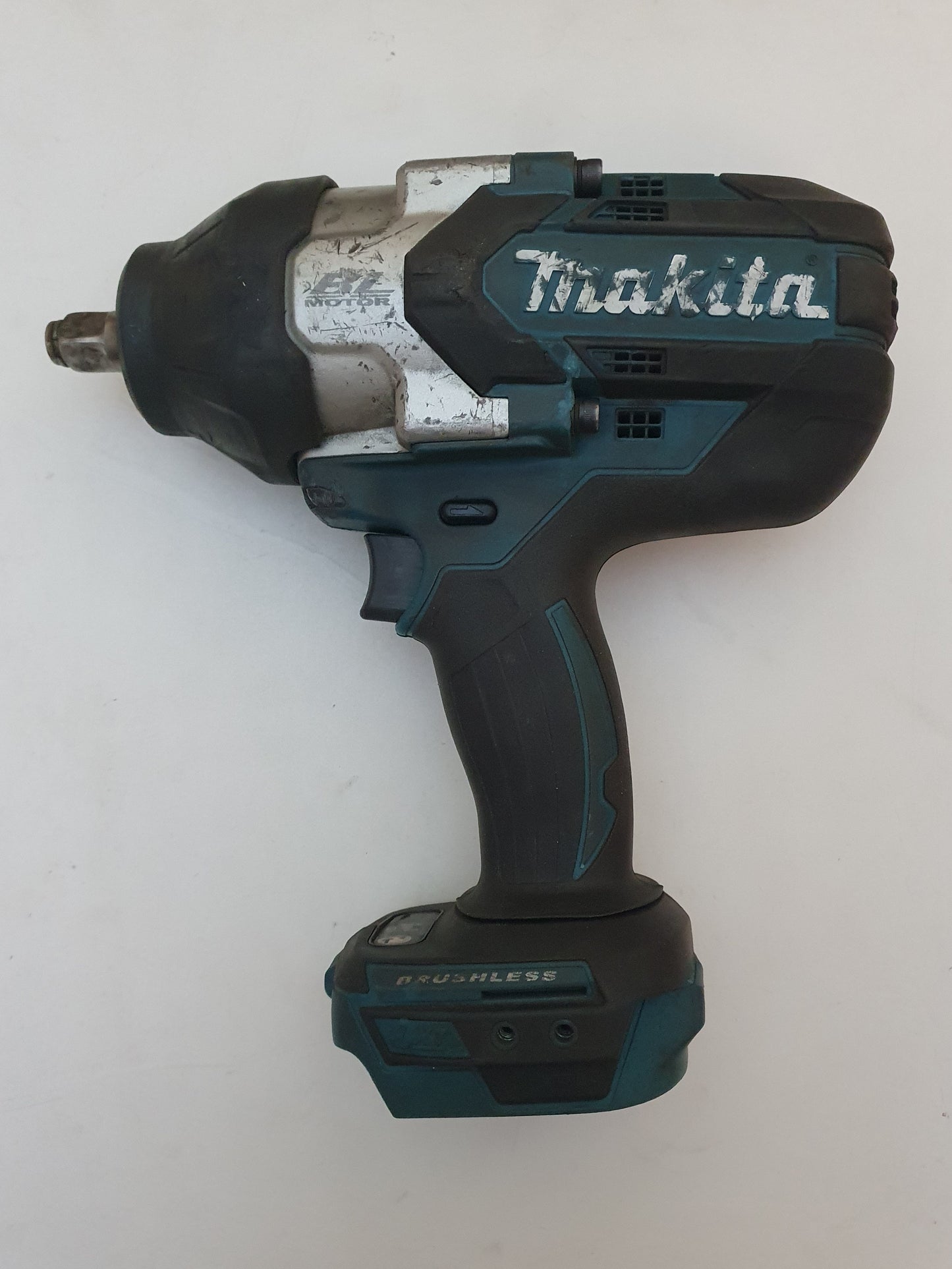 Makita Mutterinväännin DTW1002