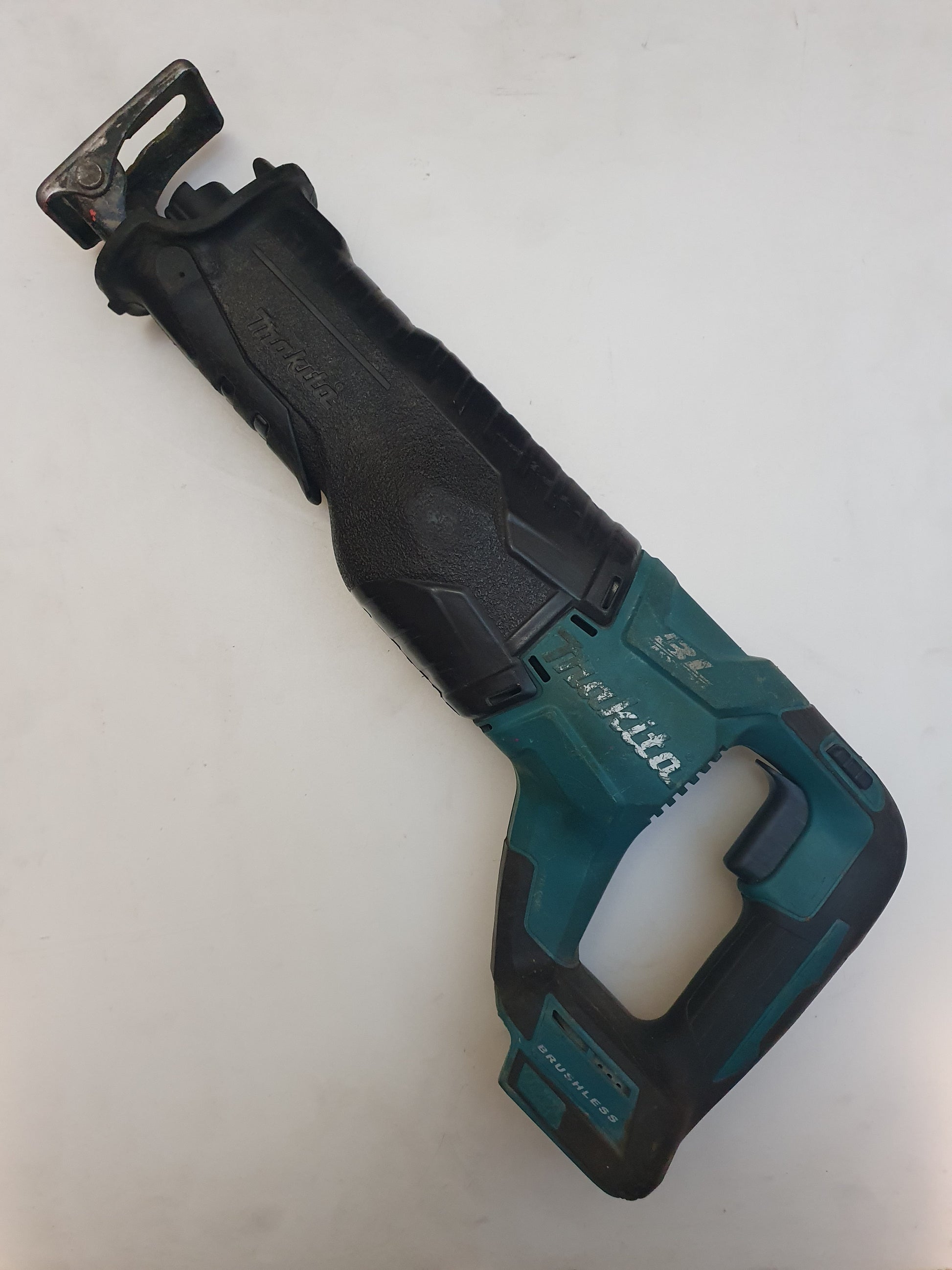 Makita Puukkosaha DJR187