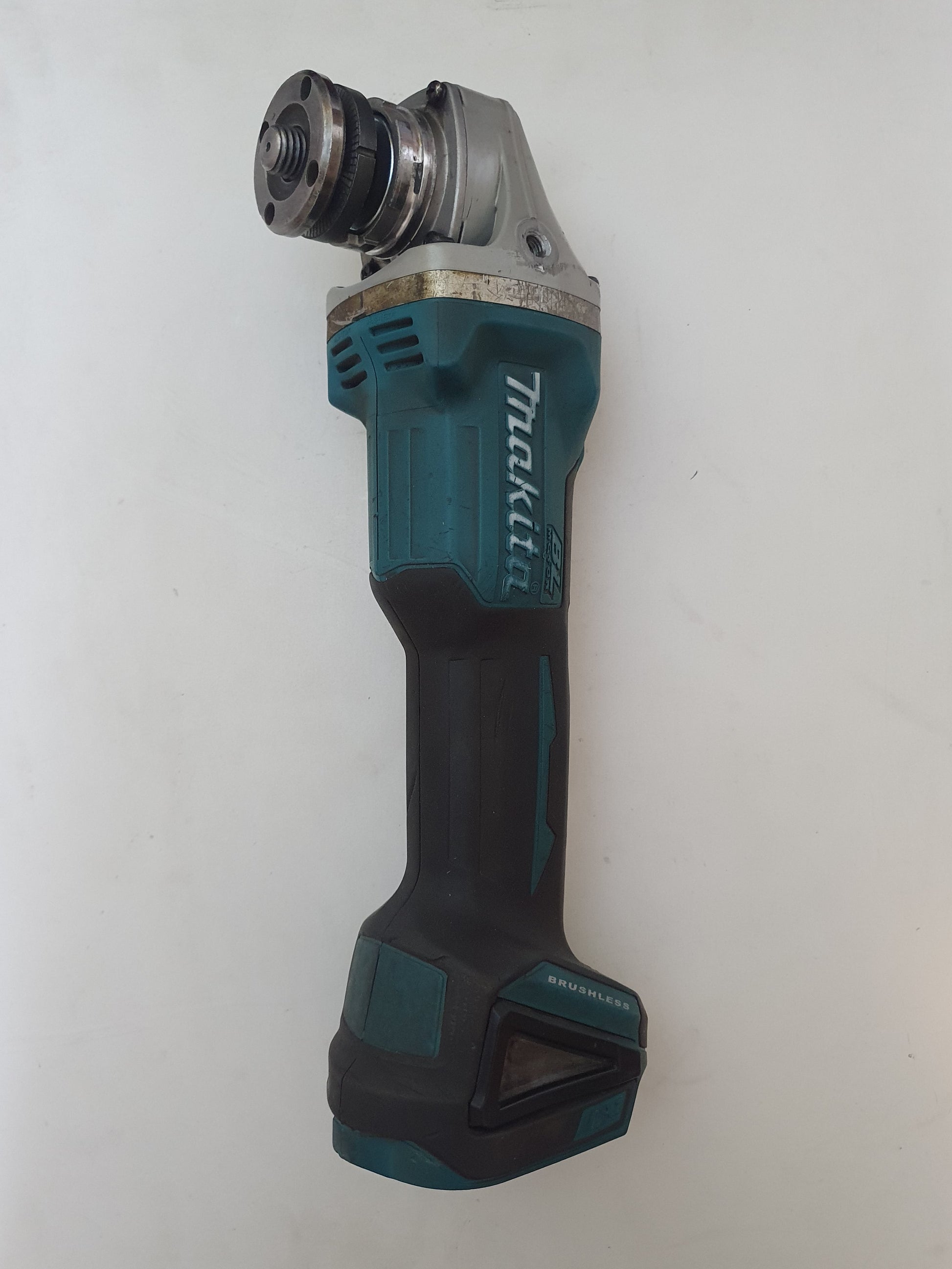 Makita Kulmahiomakone DGA504
